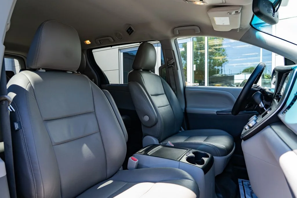 Used 2015 Black Toyota LE image 25