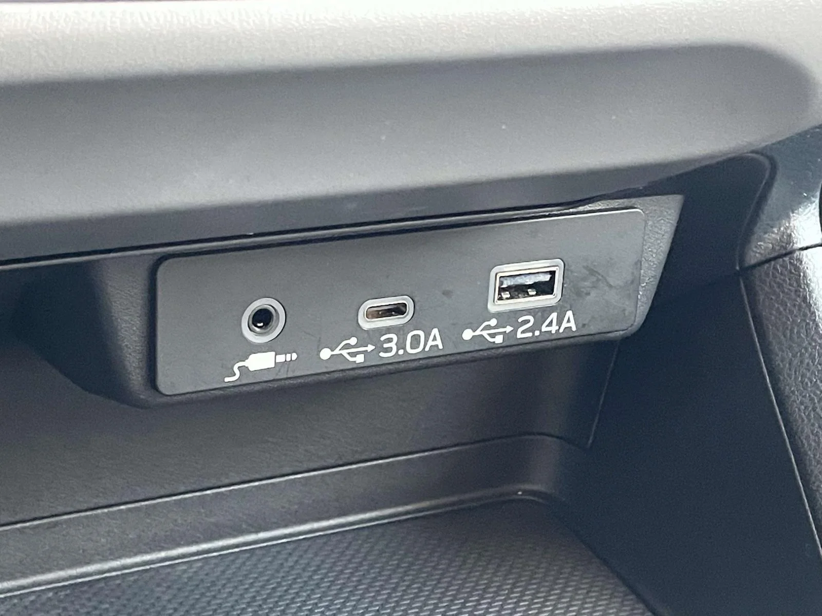 Used 2025 Ice Silver Metallic Subaru Premium image 18