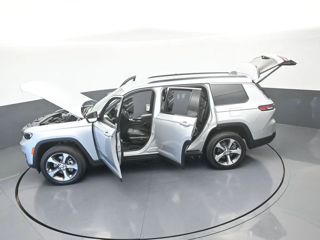 Used 2025 Silver Zynith Jeep Limited image 66