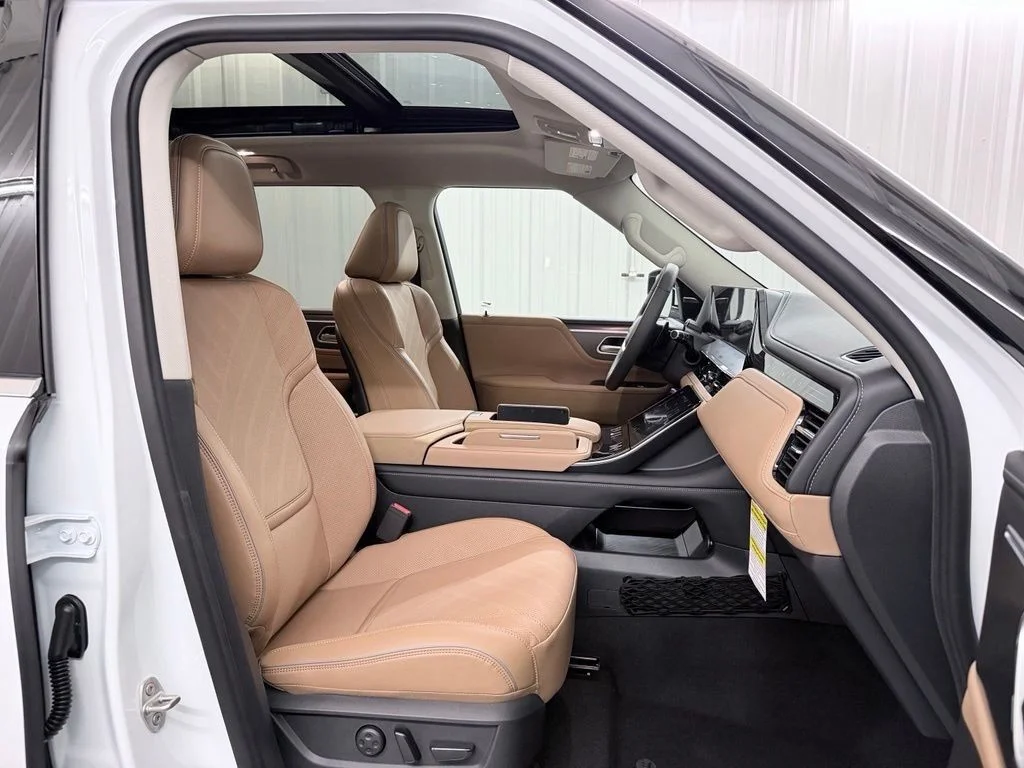 New 2027 RADIANT WHITE INFINITI Luxe 2WD image 55