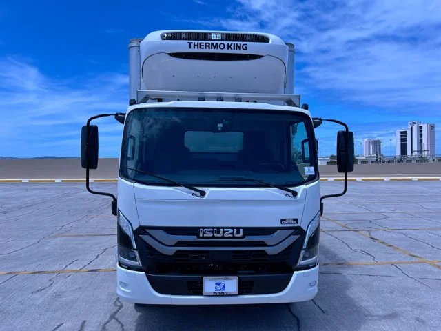 New 2025 White ISUZU 16ft Thermo King w/2500lb Lift, 19,500lb GVWR image 16