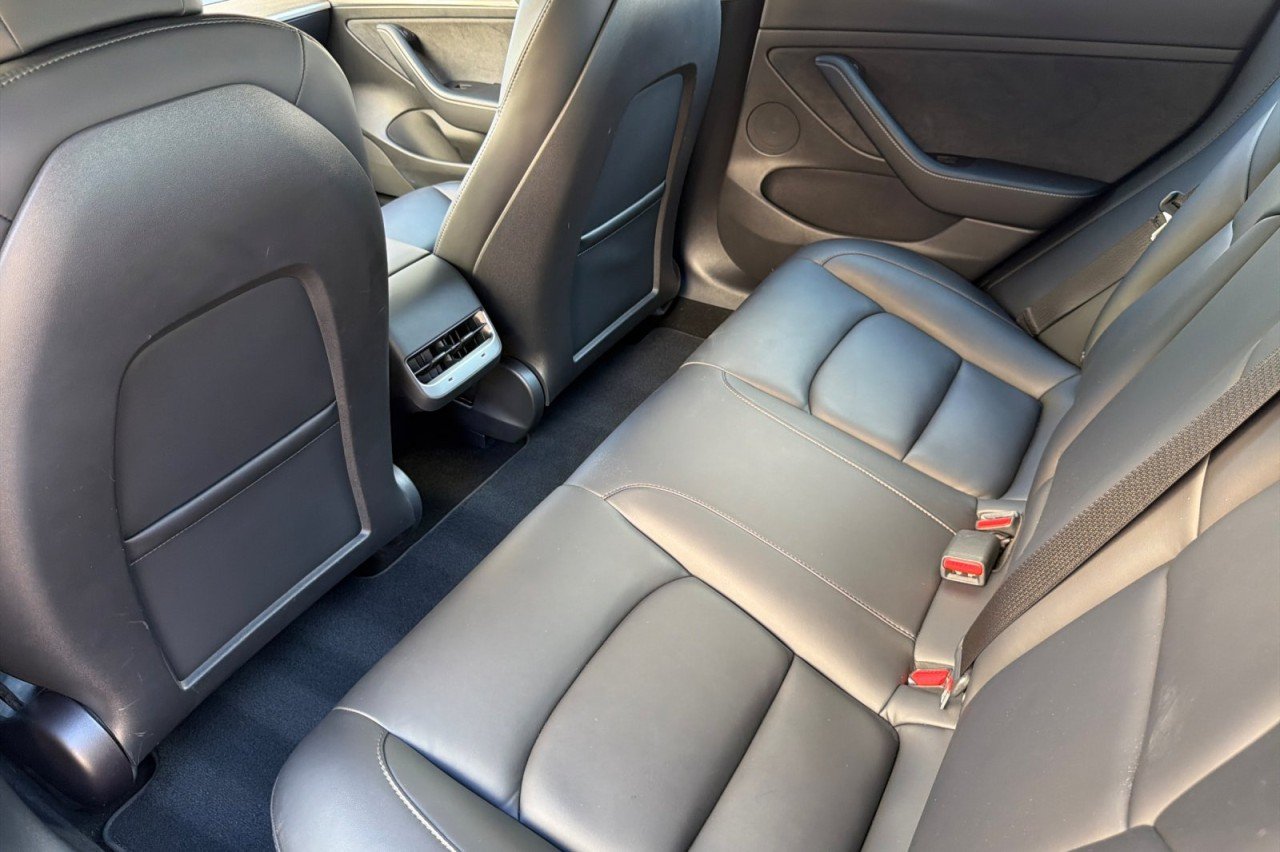Used 2021  Tesla Standard Range Plus image 11