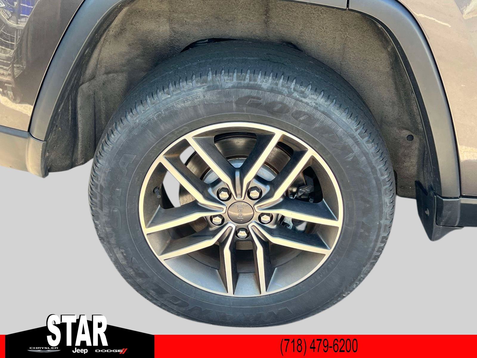 Used 2021 Granite Crystal Metallic Clearcoat Jeep Limited image 9