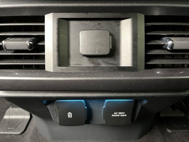 Used 2023 Oxford White Ford XLT image 19