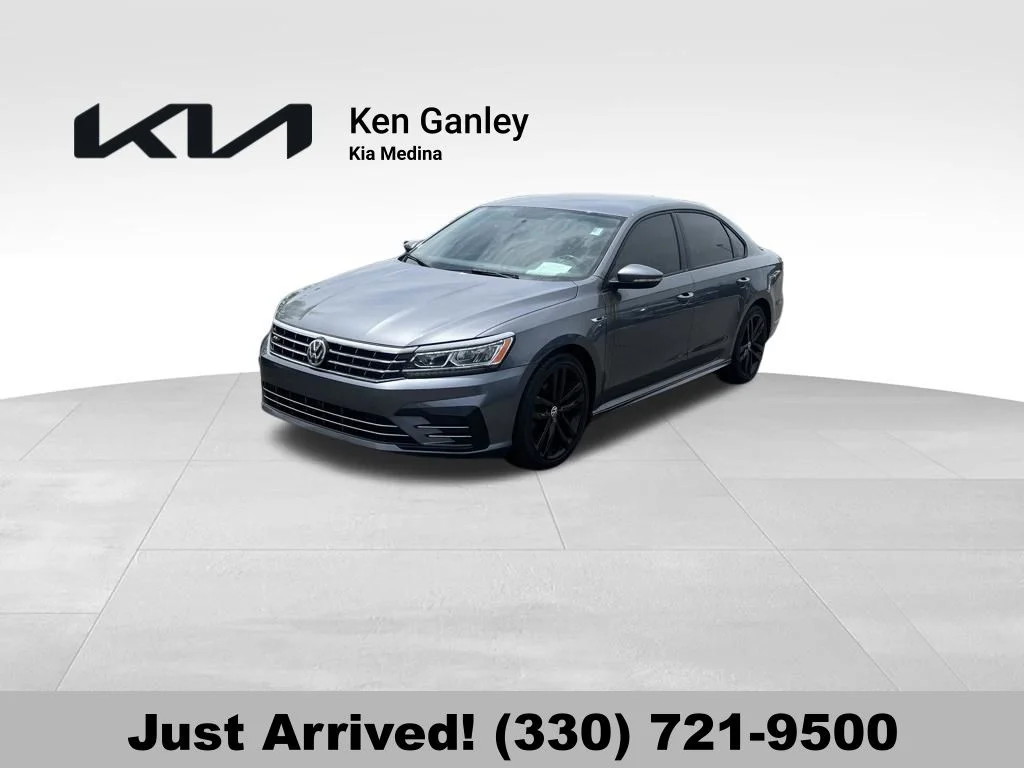 2018 Volkswagen Passat 2.0T R-Line Auto's photo