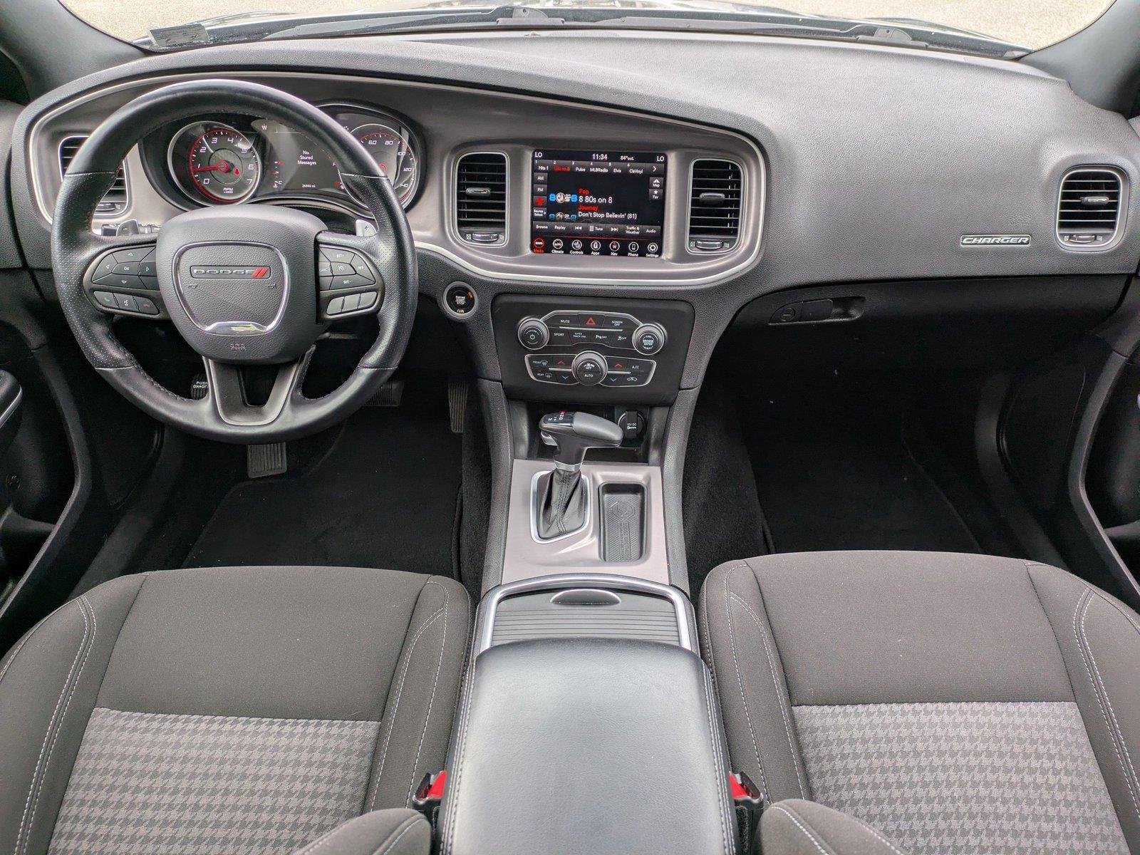 Used 2022 Pitch Black Clearcoat Dodge SXT image 14