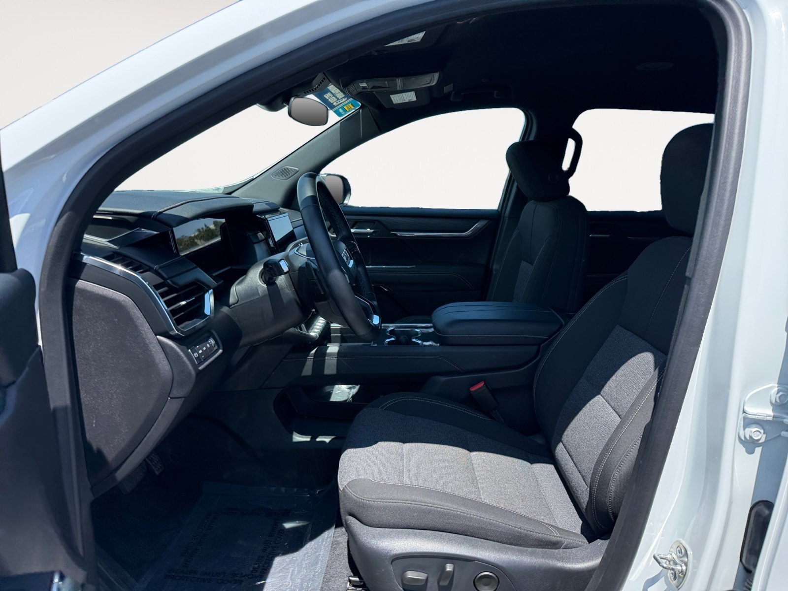 Used 2025 Summit White GMC Elevation image 10