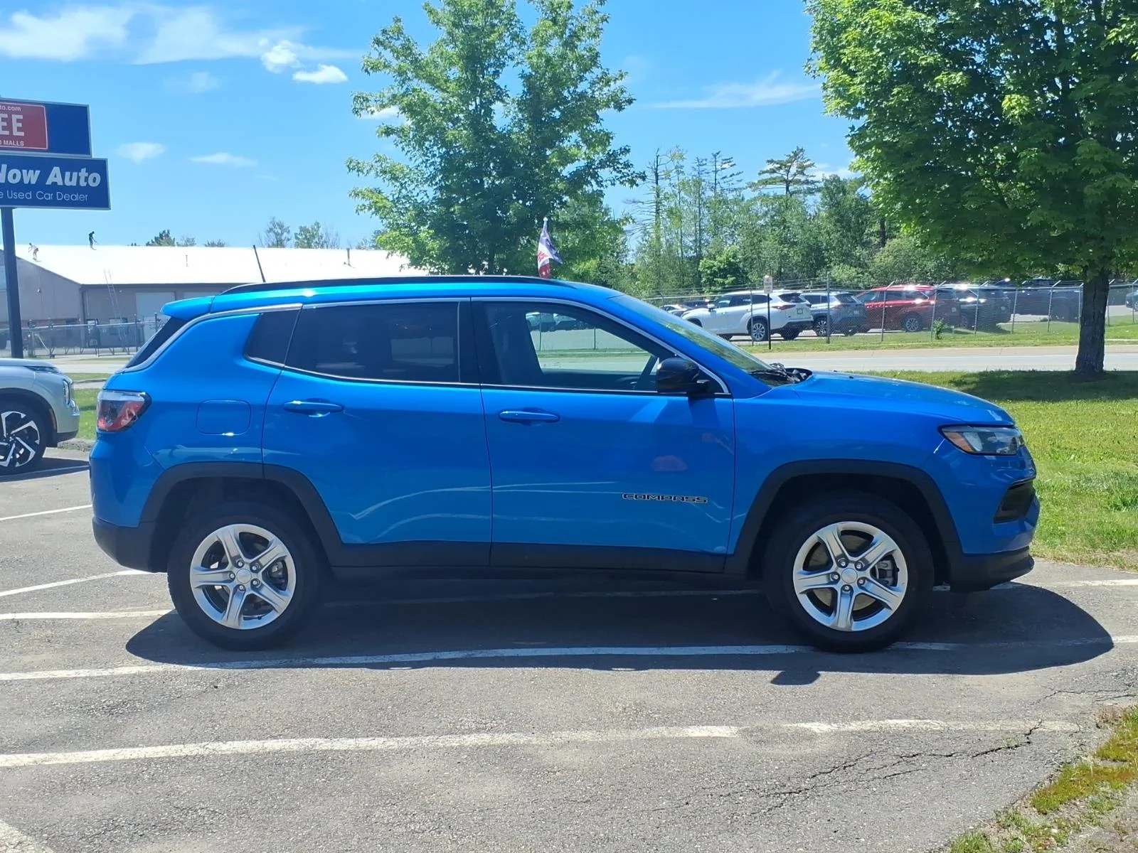 Used 2024 Blue Pearl Jeep Latitude image 4