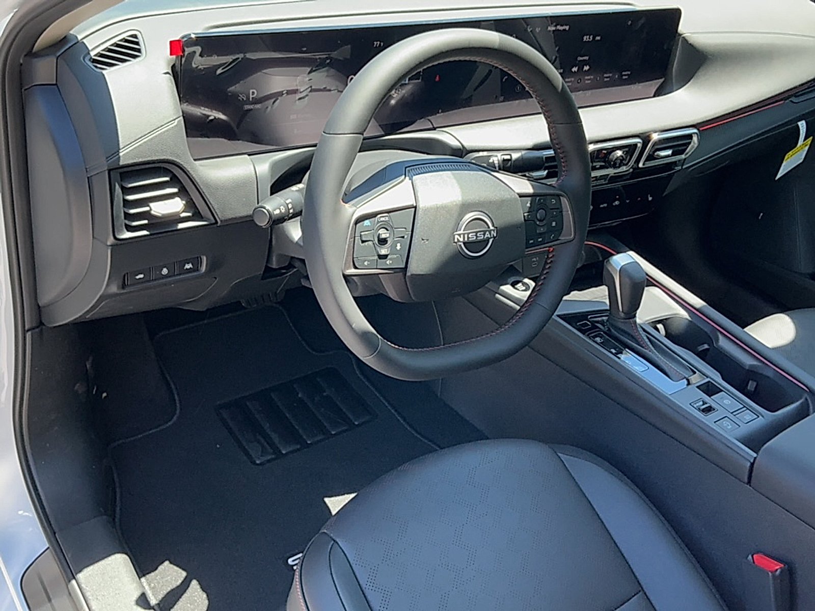 New 2026 Aspen White Tricoat/Super Black Nissan SR image 8