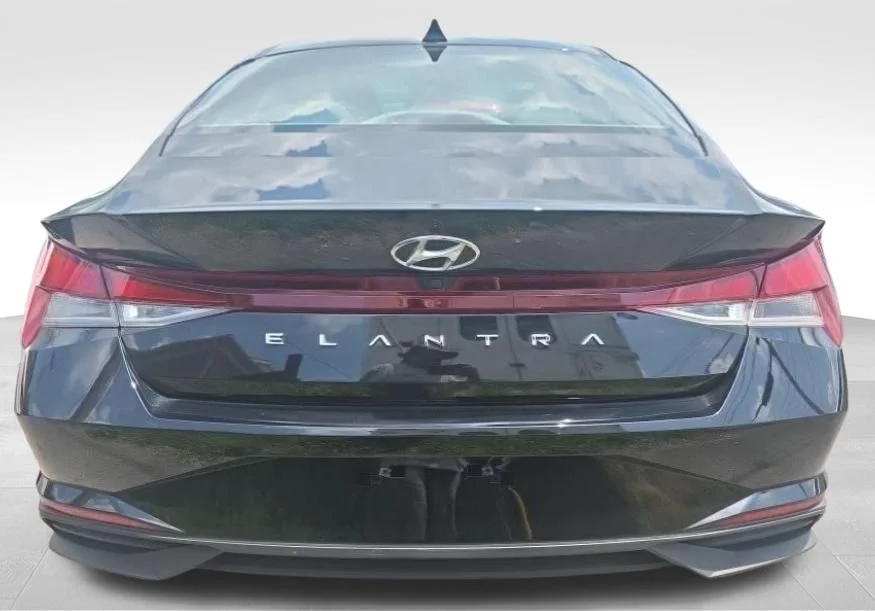 Used 2023 Black Hyundai SEL image 5
