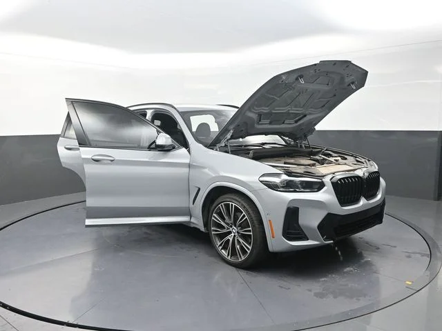 Used 2024 Gray BMW xDrive30i image 39