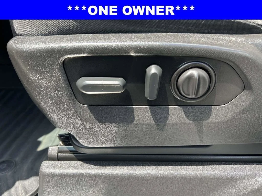 Used 2022 Silver Ice Metallic Chevrolet LT image 17