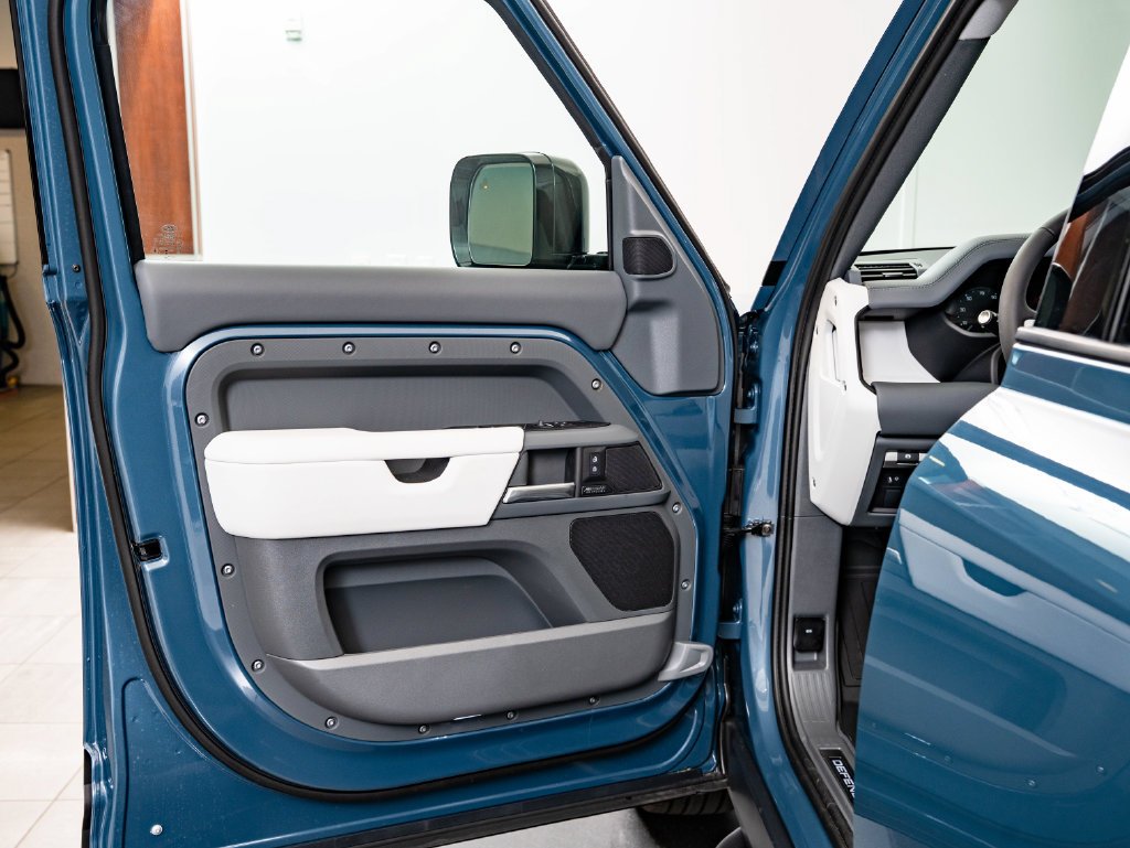 New 2026 Tasman Blue Land Rover X-Dynamic SE image 27