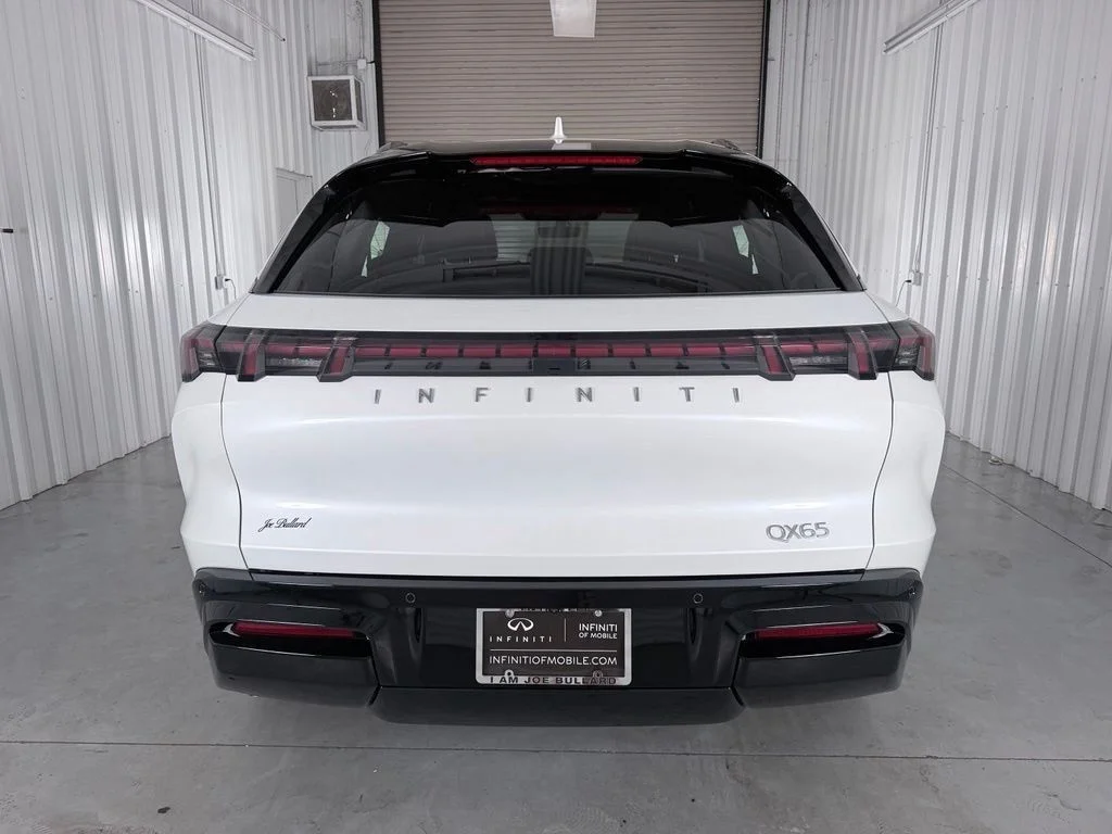 New 2027 RADIANT WHITE INFINITI Luxe AWD image 6