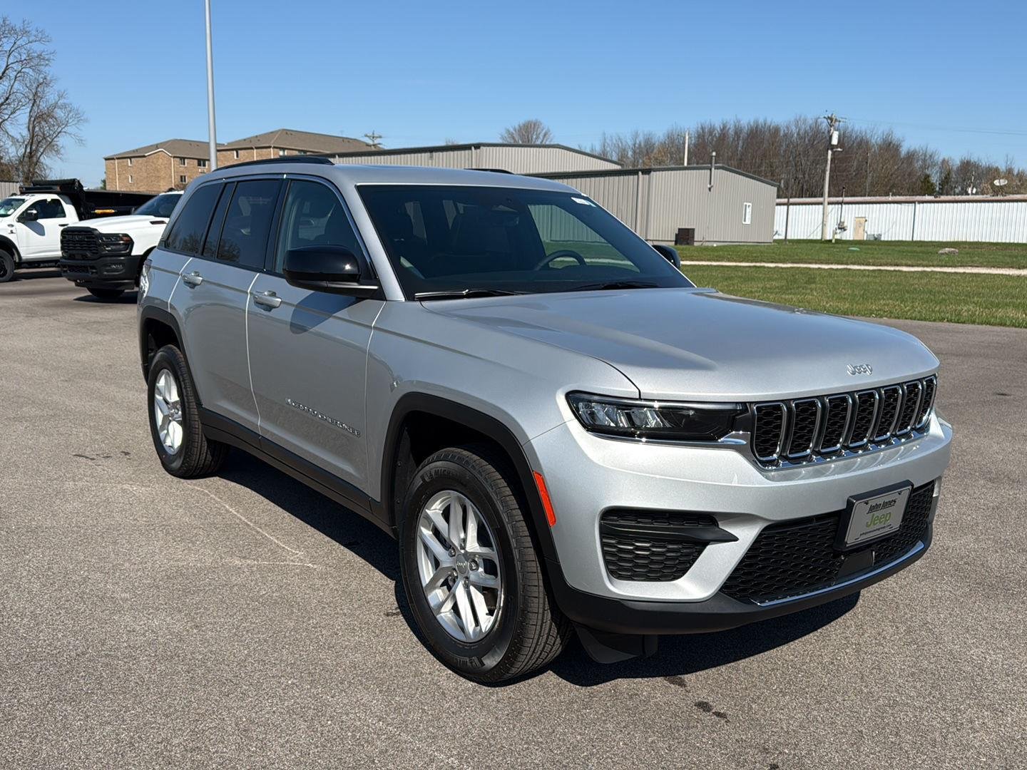 New 2026 Silver Zynith Jeep Laredo X image 2