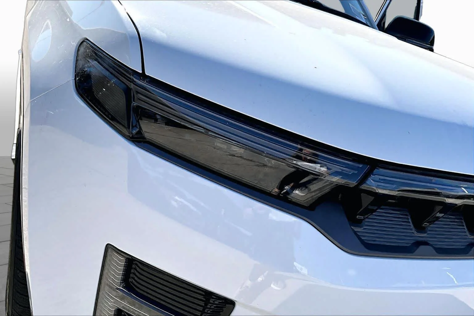 New 2026 Bright White Clear-Coat Exterior Paint Jeep Limited Altitude image 14