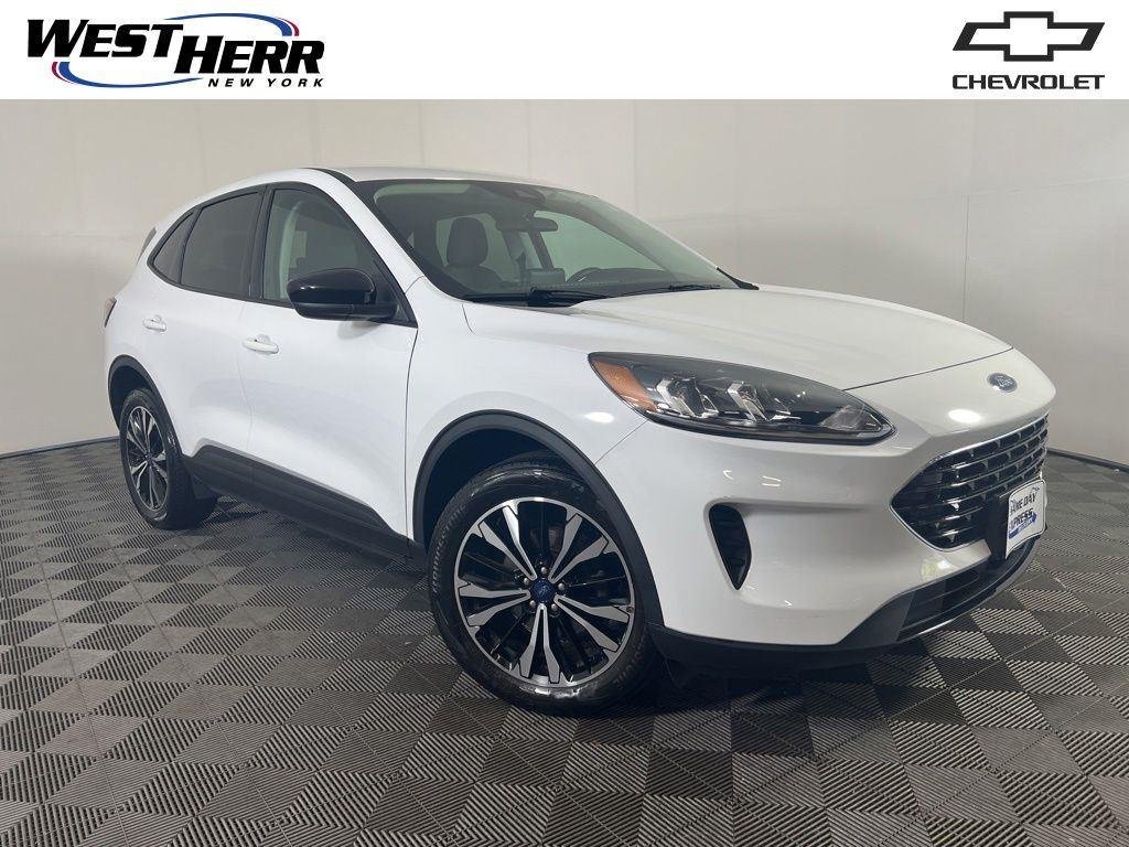 Used 2022 Oxford White Ford SE image 1
