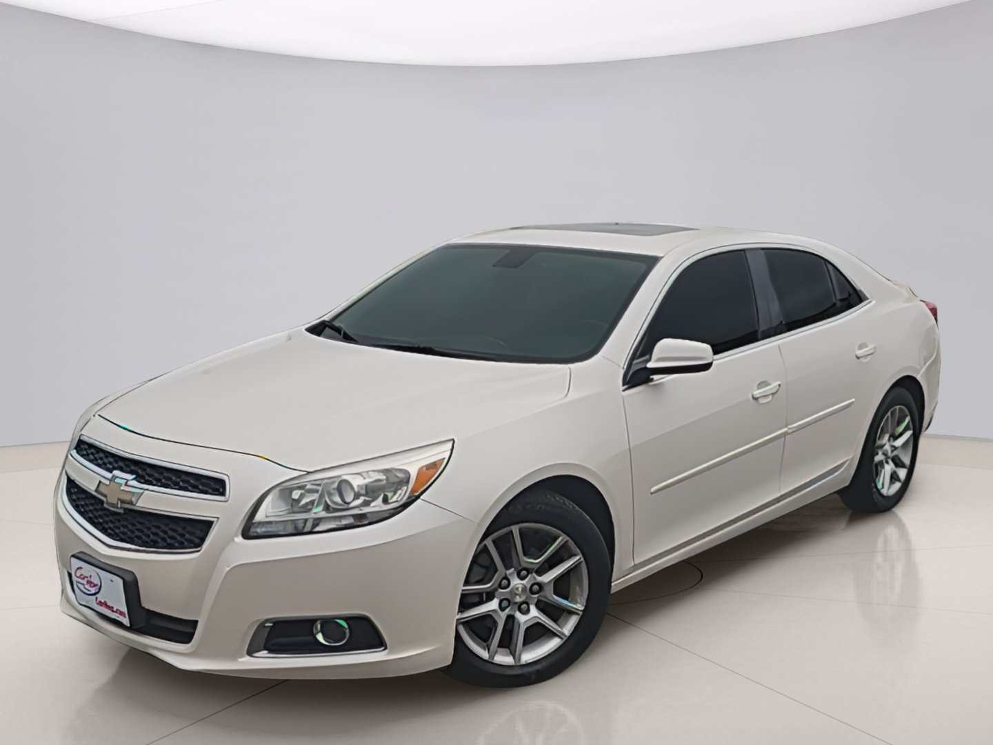 Used 2013 White Chevrolet ECO 2SA image 1
