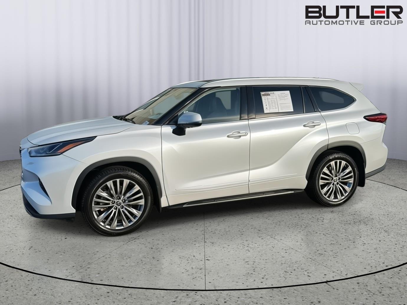 Used 2022 Wind Chill Pearl Toyota Platinum image 3