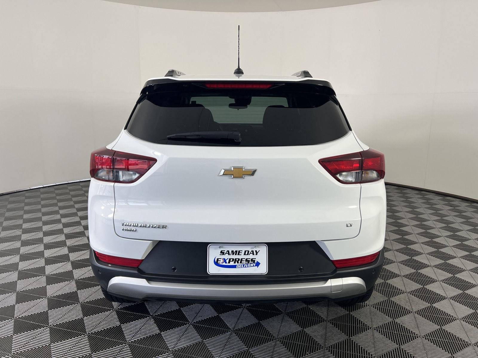 Used 2024 Summit White Chevrolet LT image 23