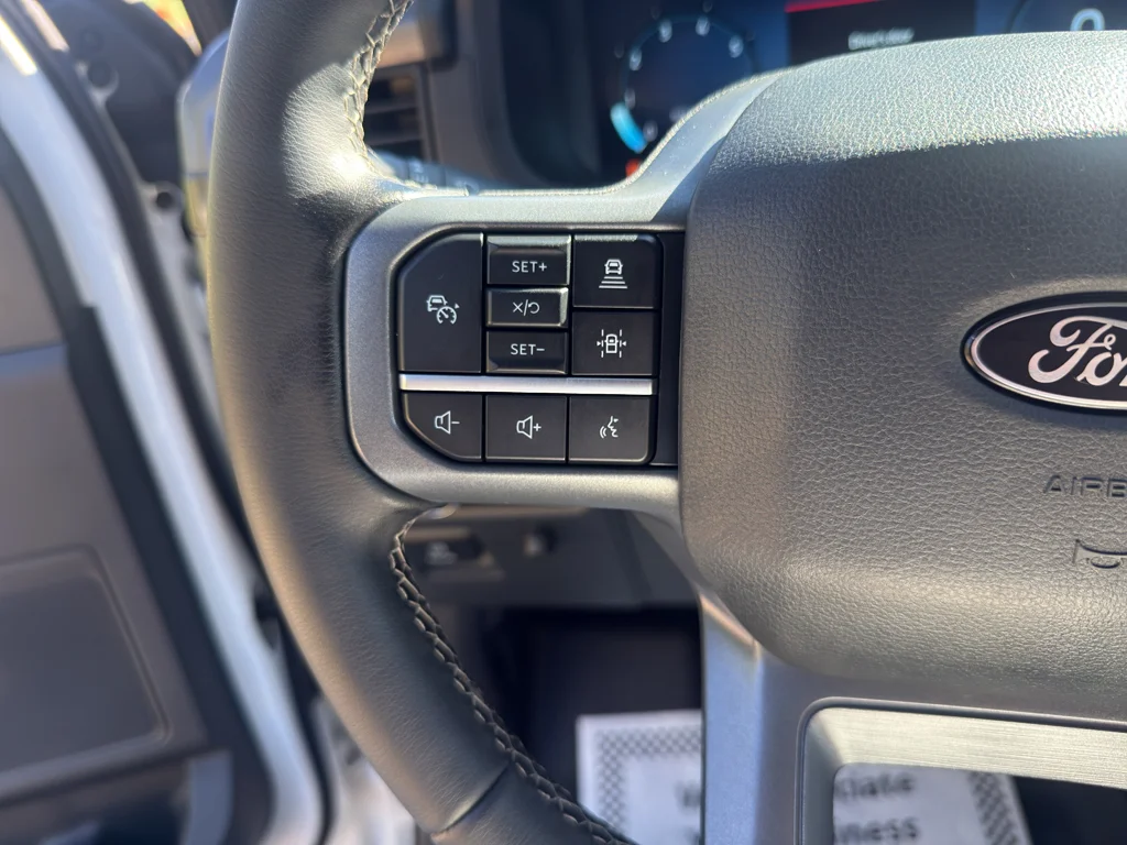 Used 2025 Oxford White Ford XLT image 18