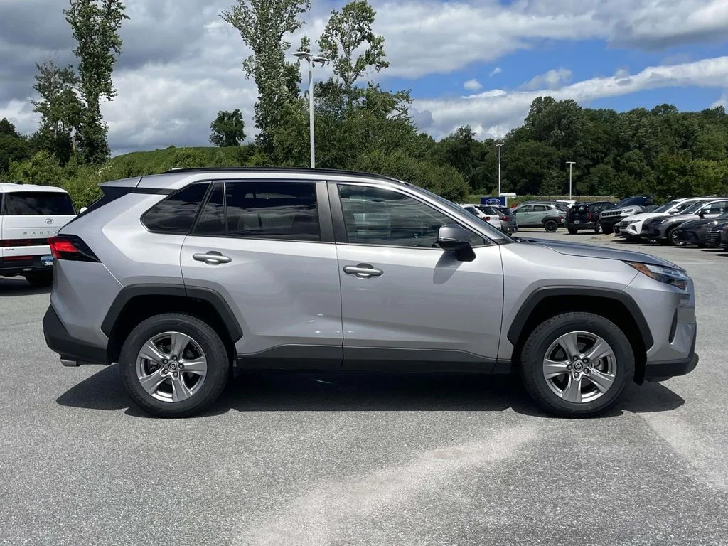 Used 2025 Silver Sky Metallic Toyota XLE image 28