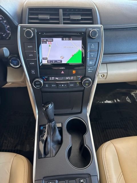 Used 2017 White Toyota XLE image 11