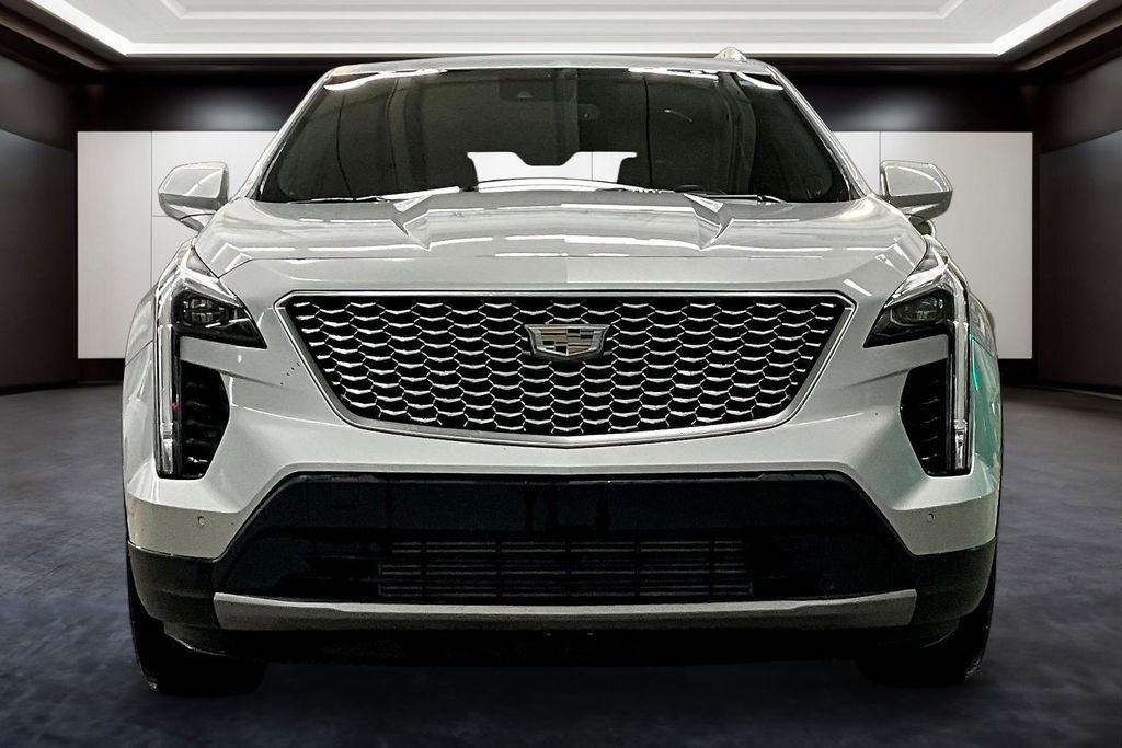 Used 2020 Cadillac XT4 Premium Luxury with VIN 1GYFZDR47LF013725 for sale in Beachwood, OH