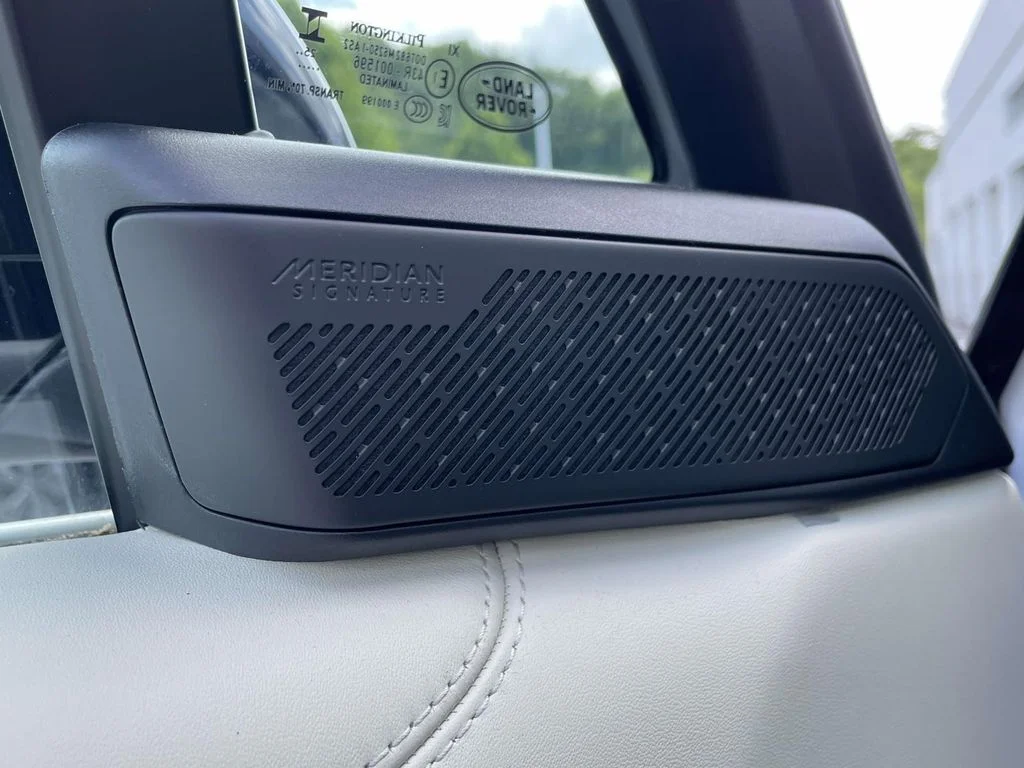 New 2026 Ostuni Pearl White Land Rover Autobiography image 38
