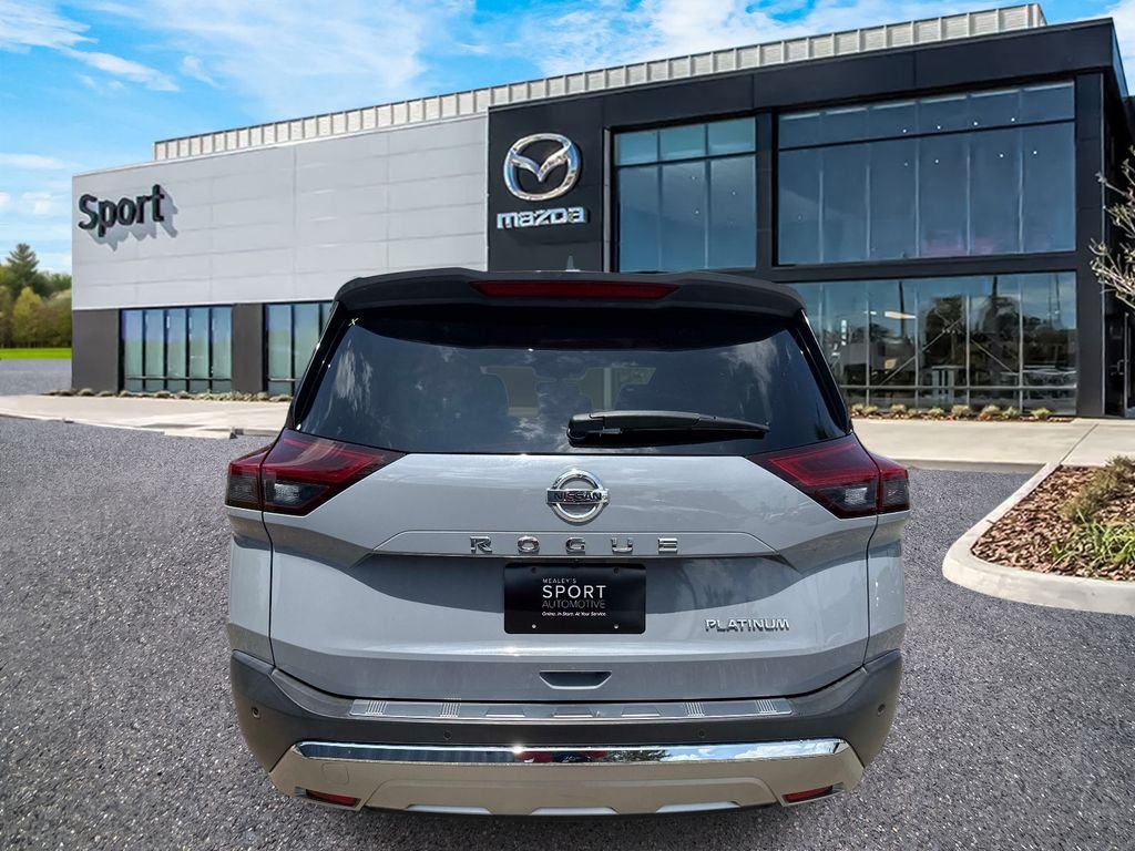 Used 2021 Gray Nissan Platinum image 4