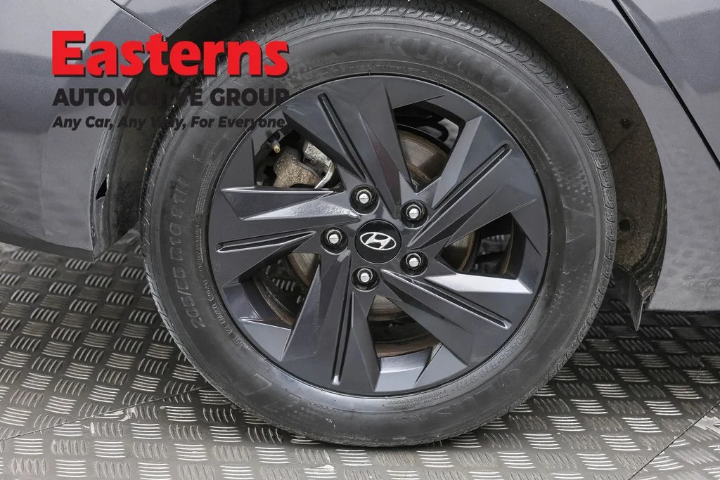 Used 2021 Gray Hyundai SEL image 30