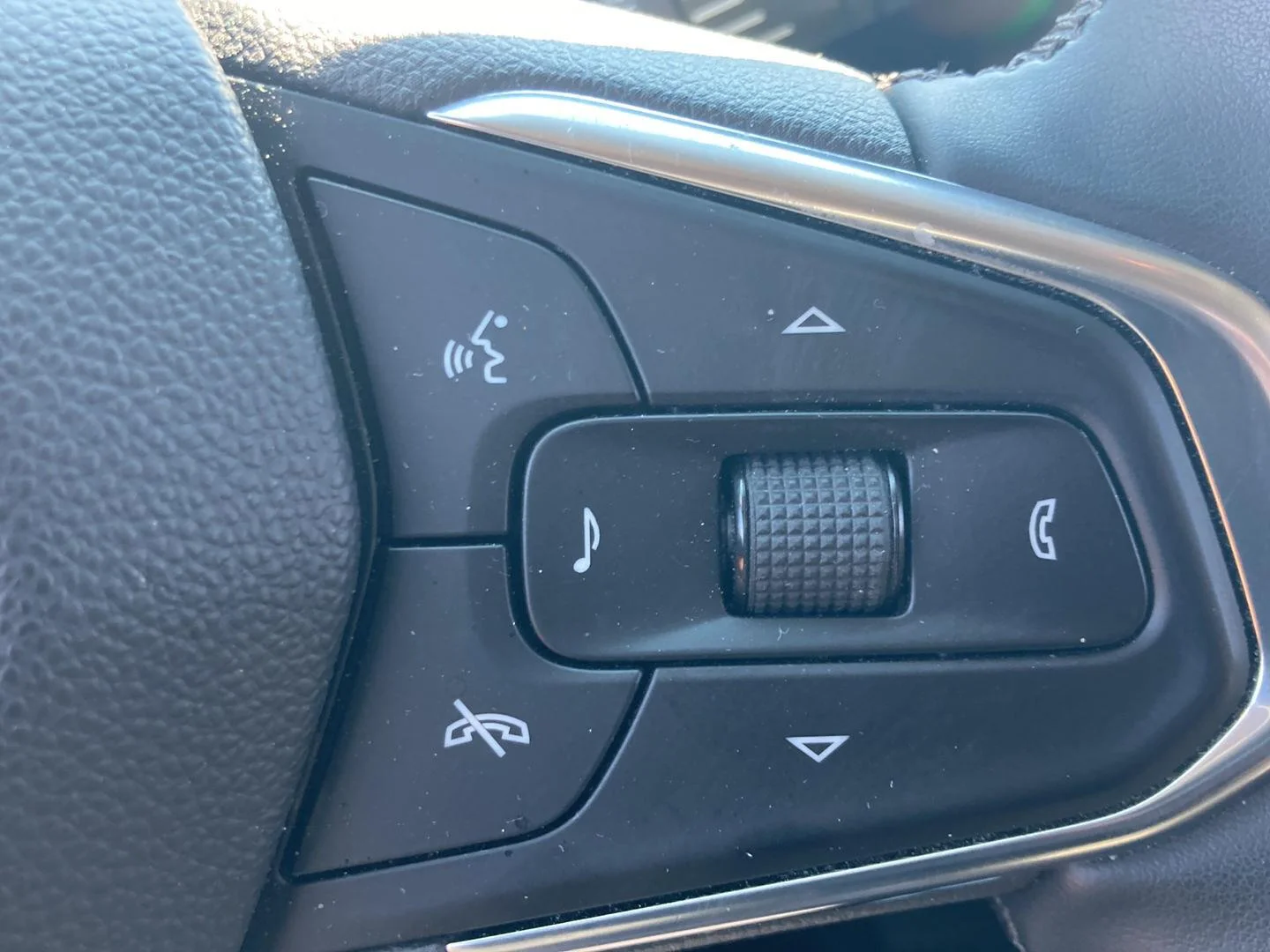 Used 2024 Summit White Chevrolet ACTIV image 15