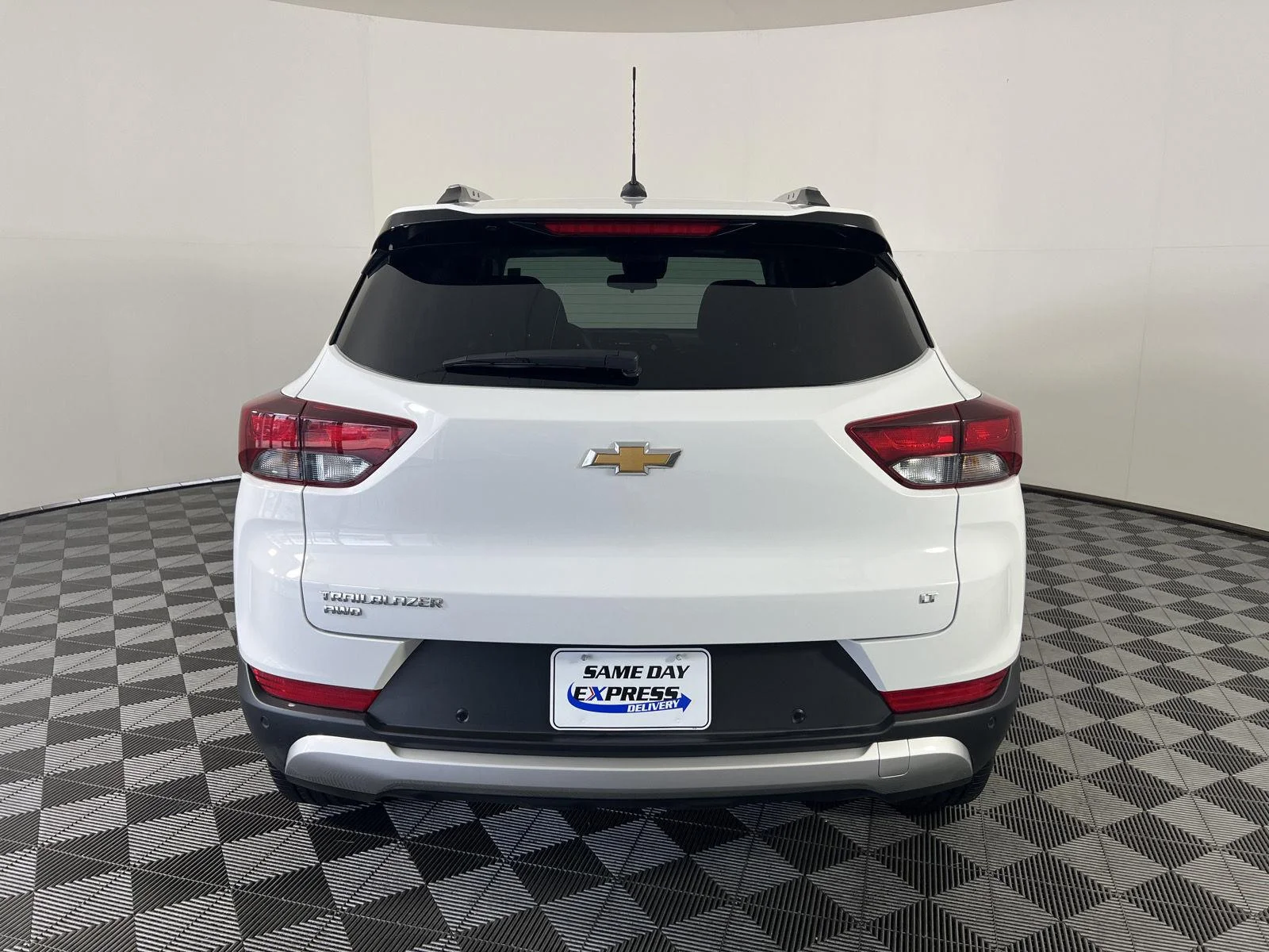 Used 2024 Summit White Chevrolet LT image 23