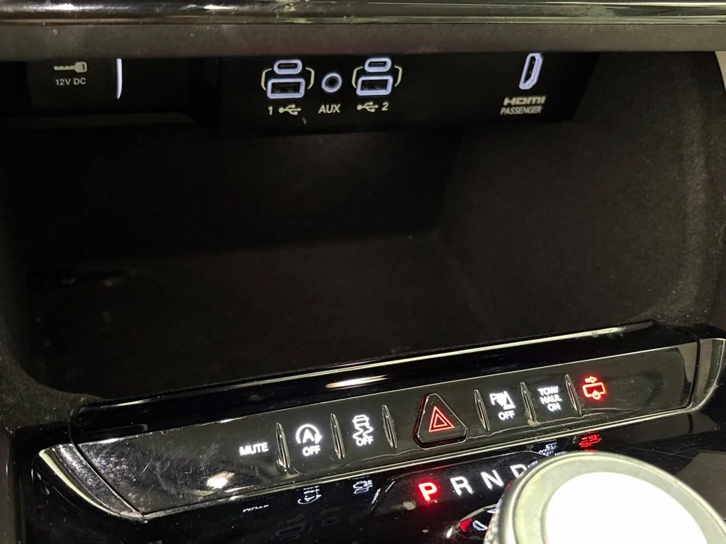 Used 2023 White Jeep Base image 46