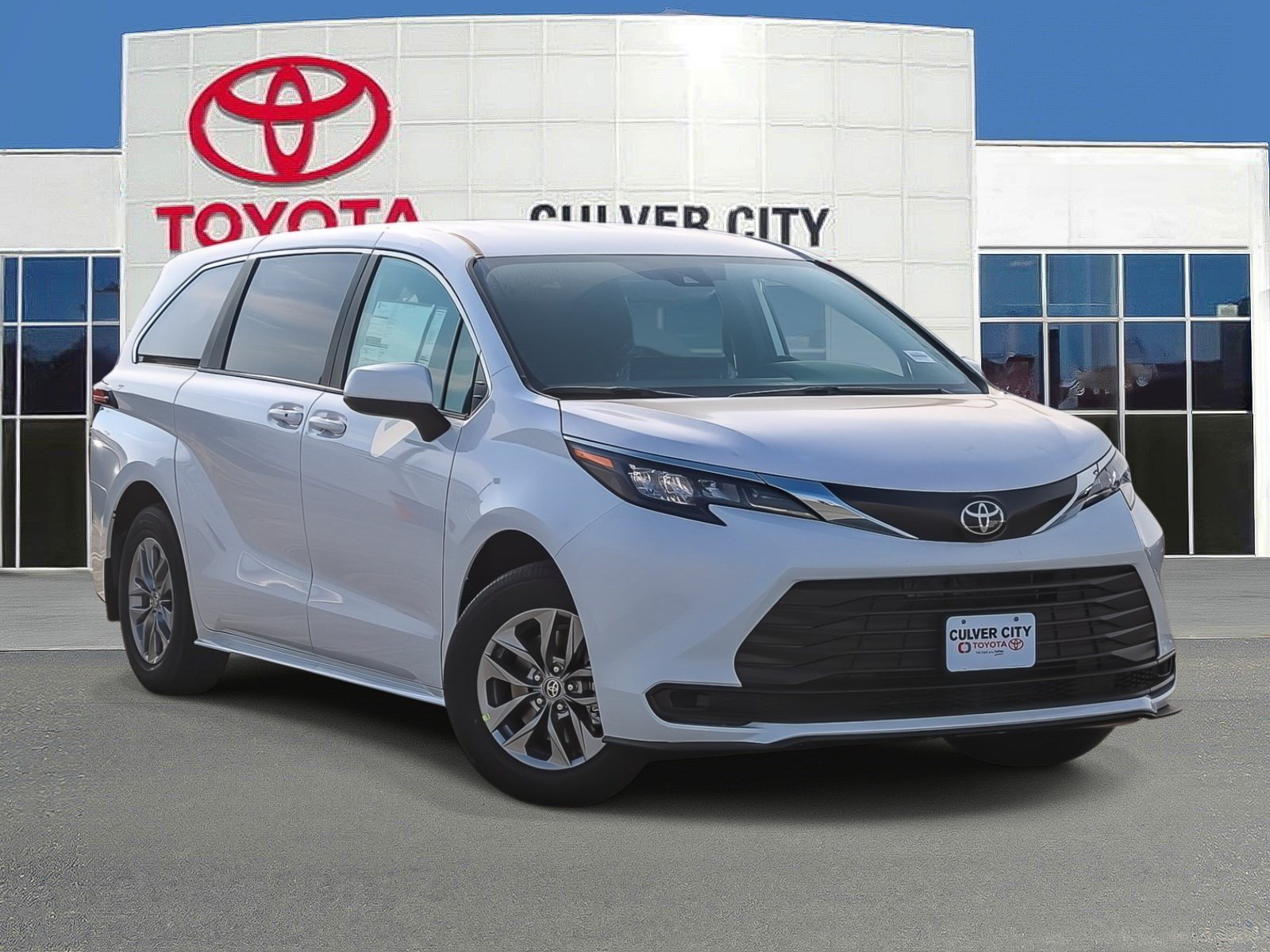 2026 Toyota Sienna LE