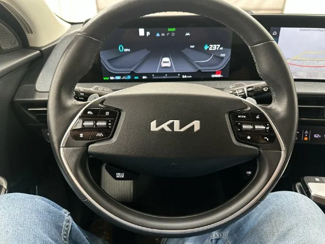 Used 2022 Gray Kia Wind image 19