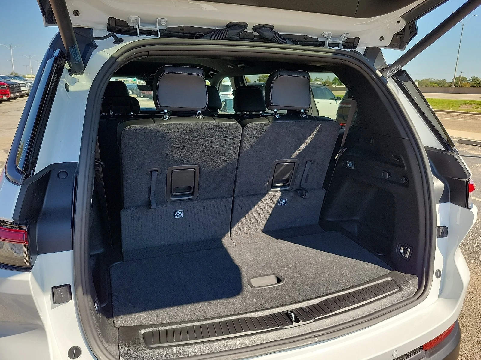 New 2027 Bright White Jeep L LAREDO ALTITUDE 4X2 image 8