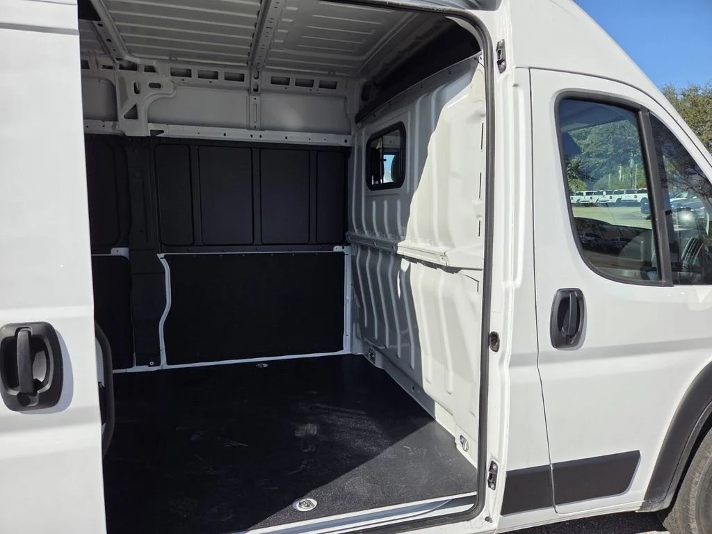 New 2026 Bright White Clear-Coat Exterior Paint RAM Tradesman image 13