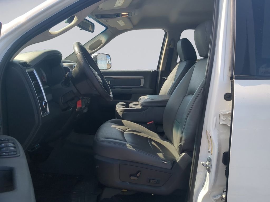 Used 2016 Bright White Clearcoat Ram SLT image 12