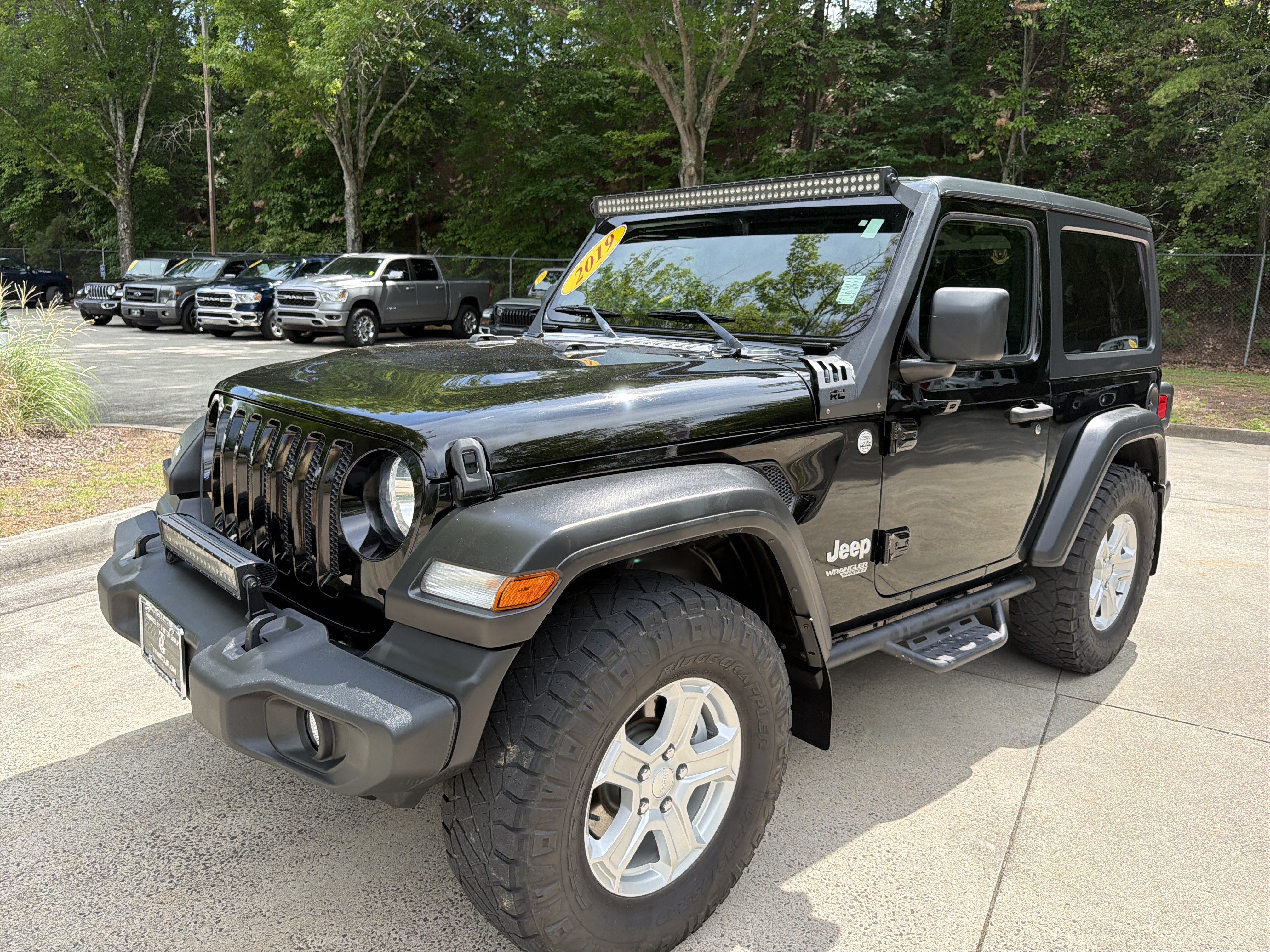 Used 2019 Black Clearcoat Jeep Sport S image 3