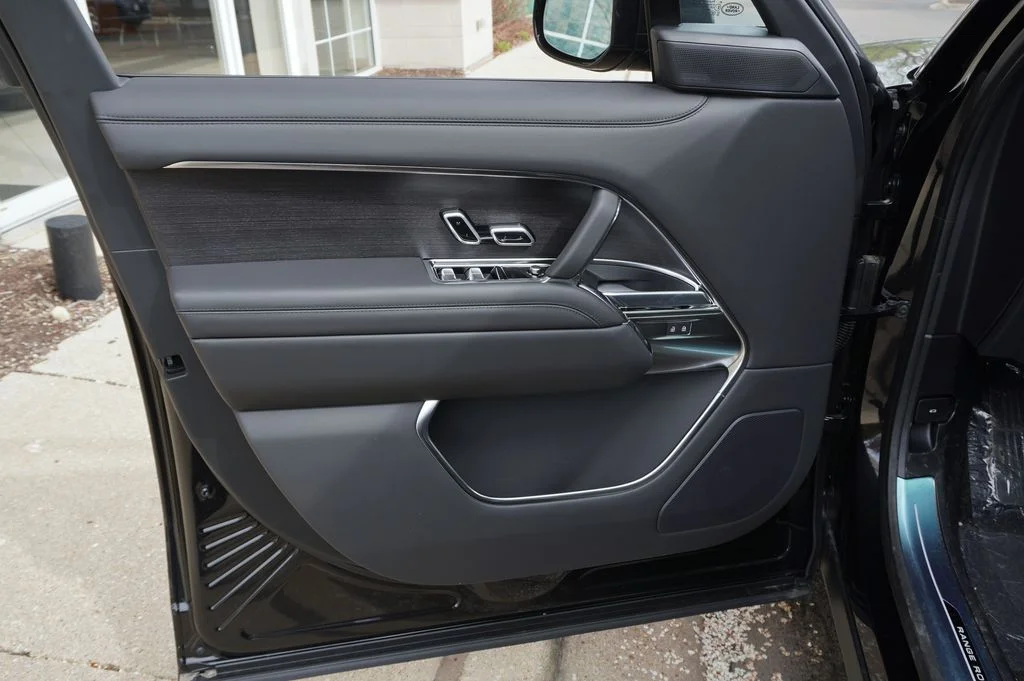 New 2026 Santorini Black Land Rover SE image 11