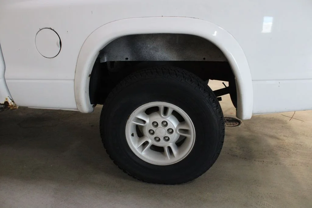 Used 2000 White Dodge Sport image 23