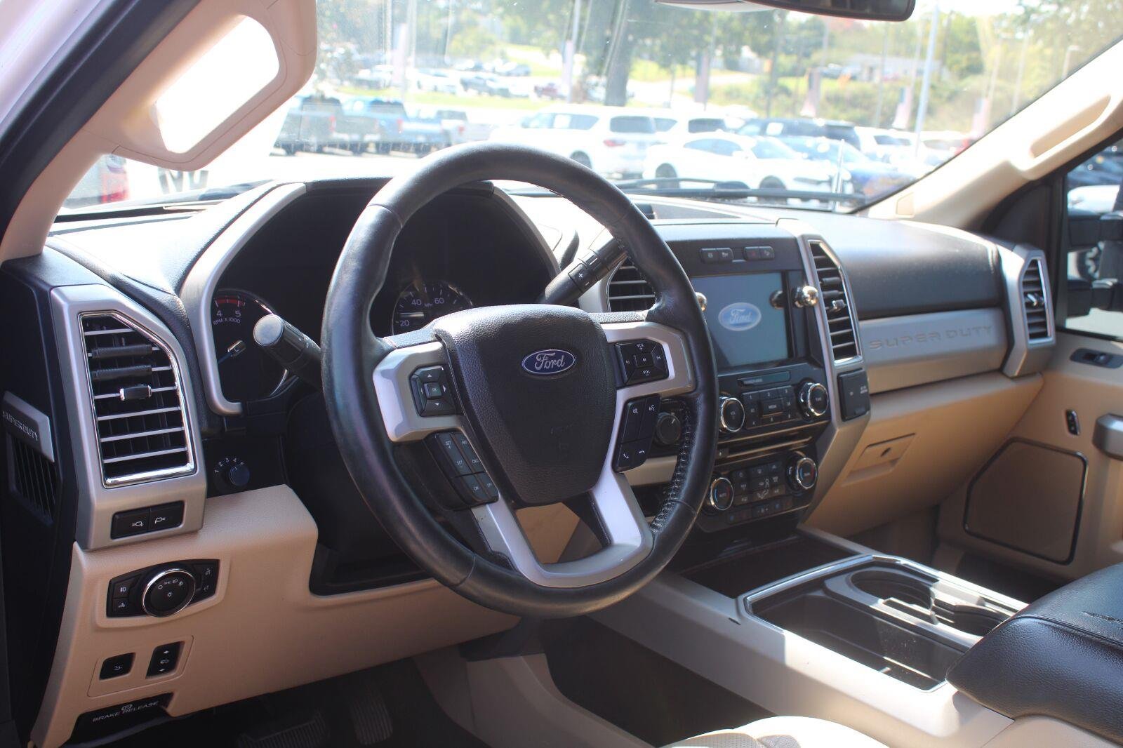 Used 2017 White Platinum Metallic Tri-Coat Ford Lariat image 9