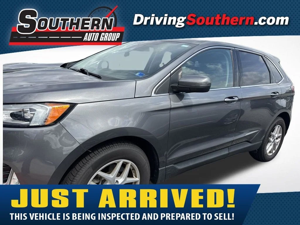 Used 2021 Gray Ford SEL image 1