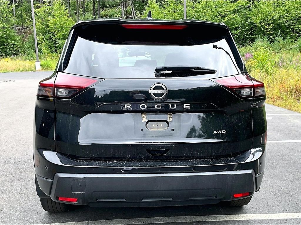 Used 2024 Black Nissan S image 5