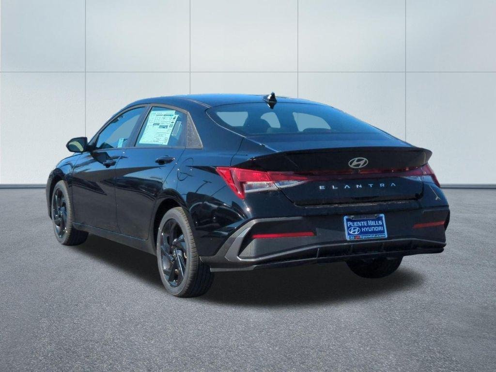 New 2026 Black Hyundai SEL Sport image 4