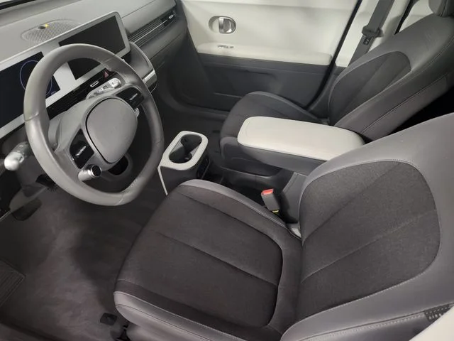 Used 2024 Black Hyundai SEL image 11