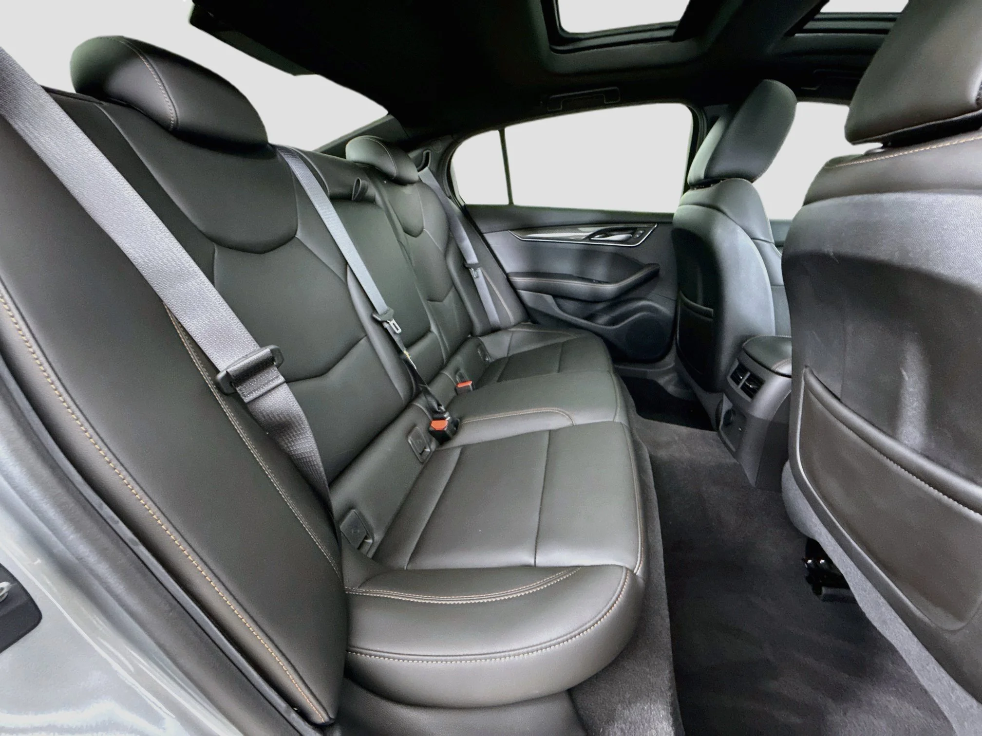 Used 2023 Argent Silver Metallic Cadillac Sport image 28