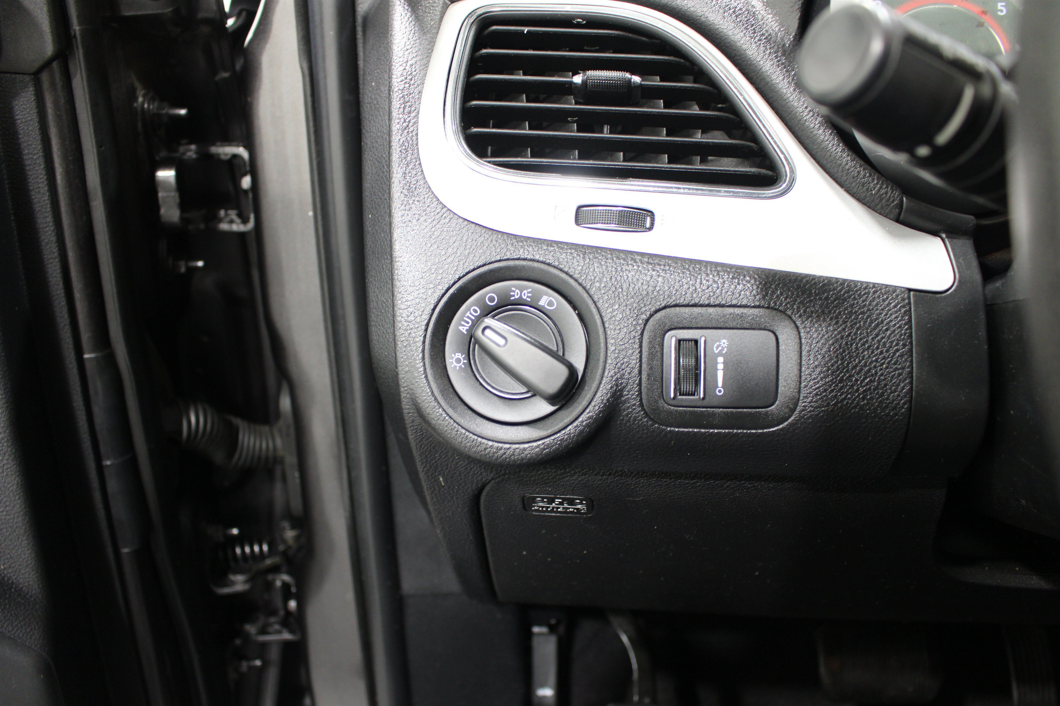 Used 2020 Granite Pearlcoat Dodge SE Value image 6