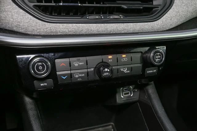 Used 2024 White Jeep Latitude image 24